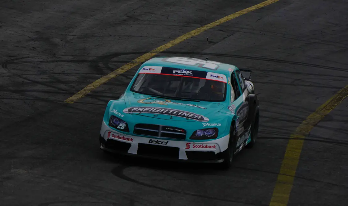 Concentración y buen trabajo mecánico con sus coches, claves para los pilotos de cara a la próxima carrera. Cortesía