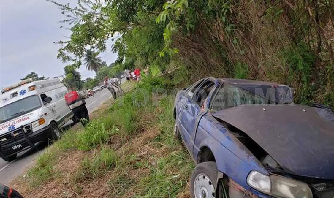 Tres lesionados en accidente carretero