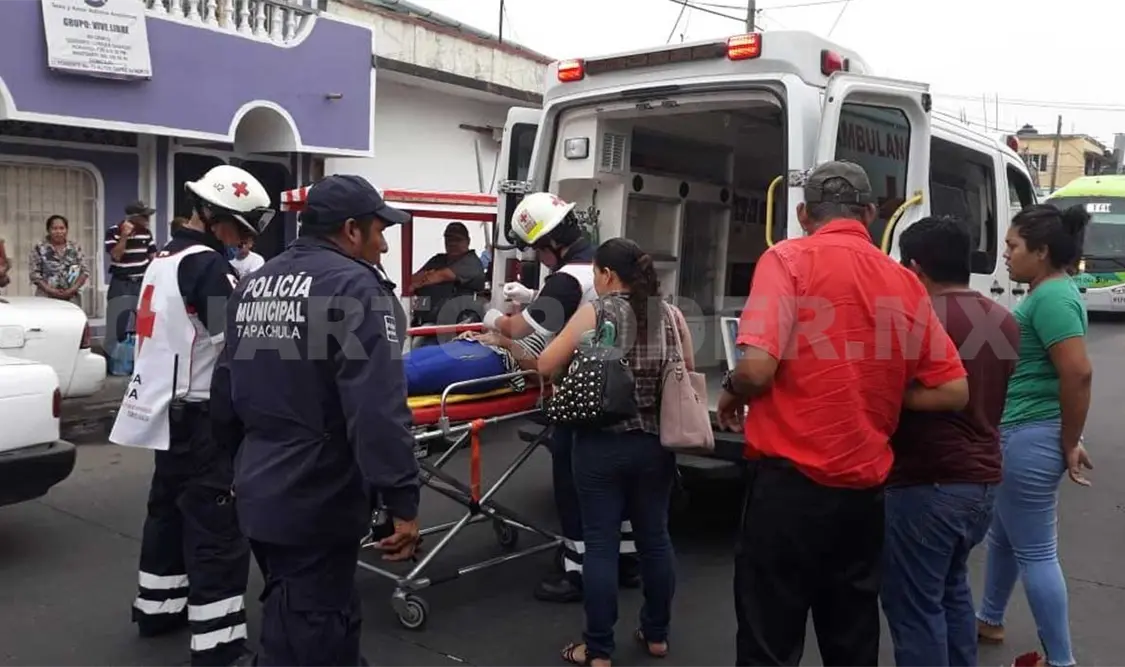 Fémina atropellada por colectivo es hospitalizada