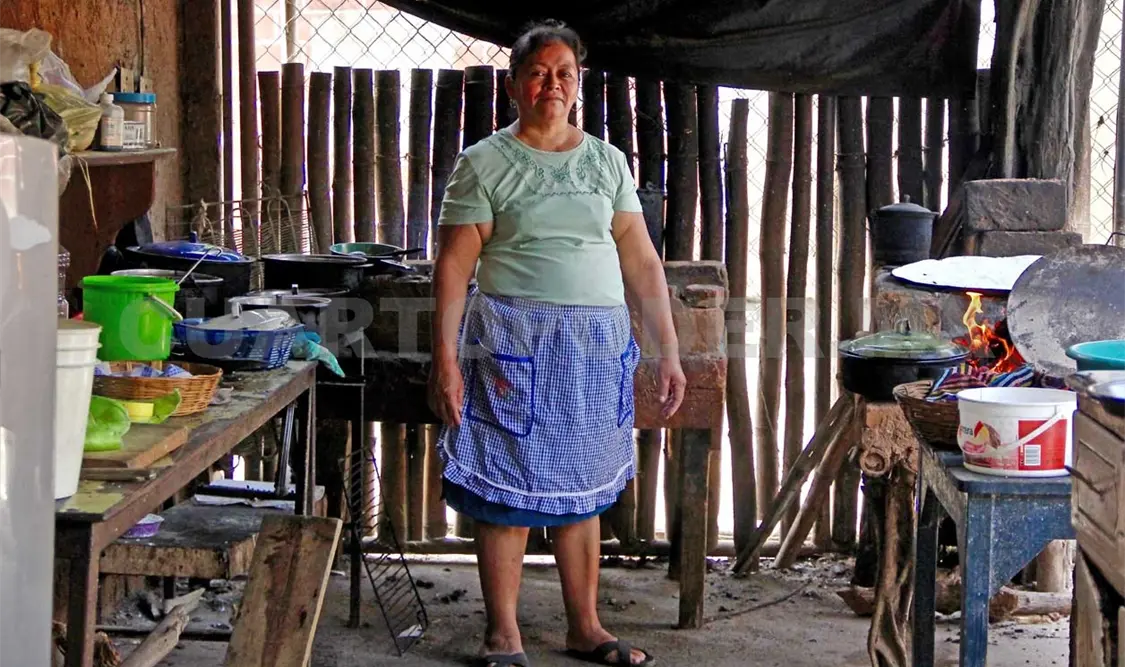 Doña María Isidra conserva los sabores y olores de la comida tradicional zoque en Chiapas. Diego Pérez / CP