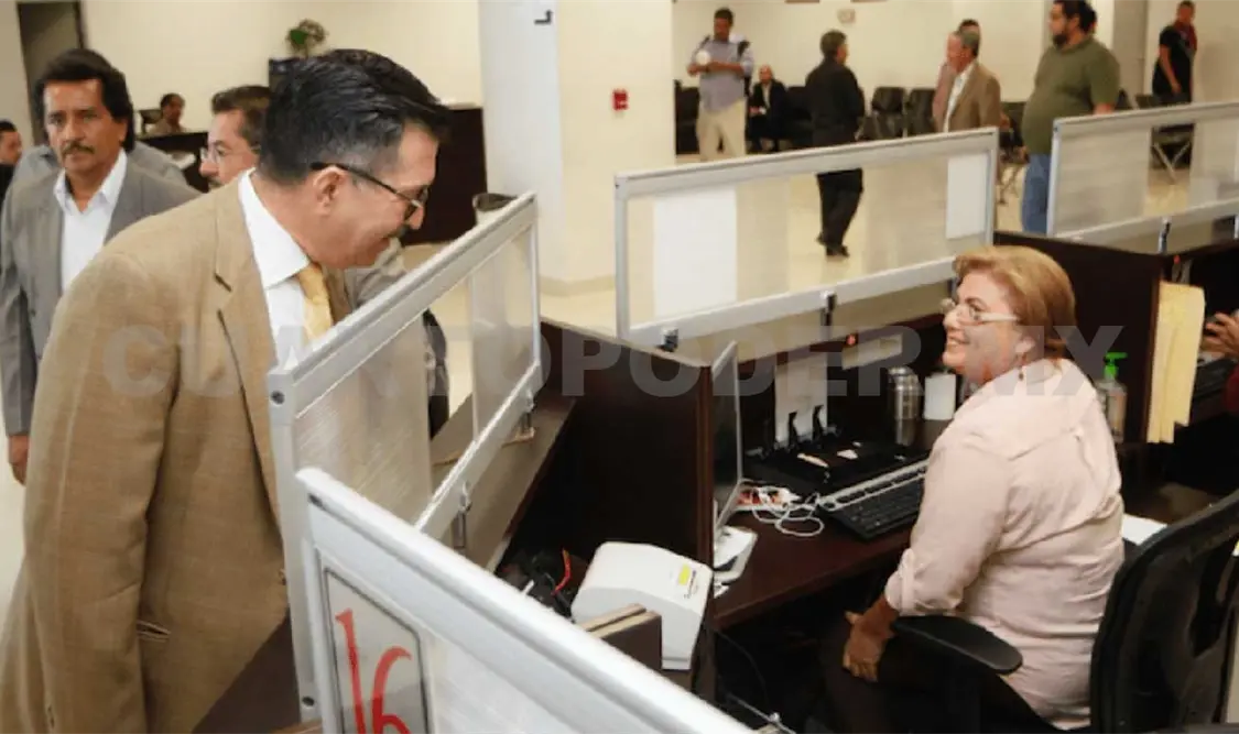 Burócratas se salvan de trabajar sábado