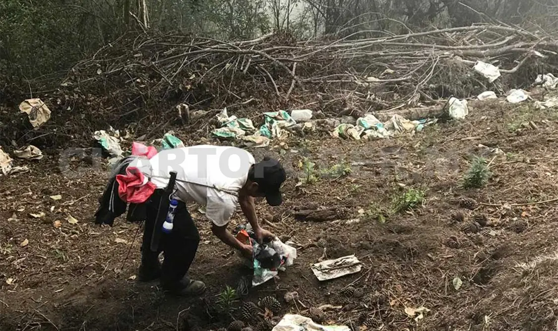 Turistas dejan una tonelada de basura en el volcán