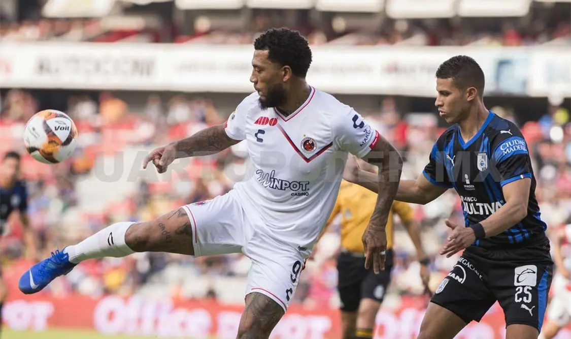 Gallos sufre para ganar 2-1 a Veracruz