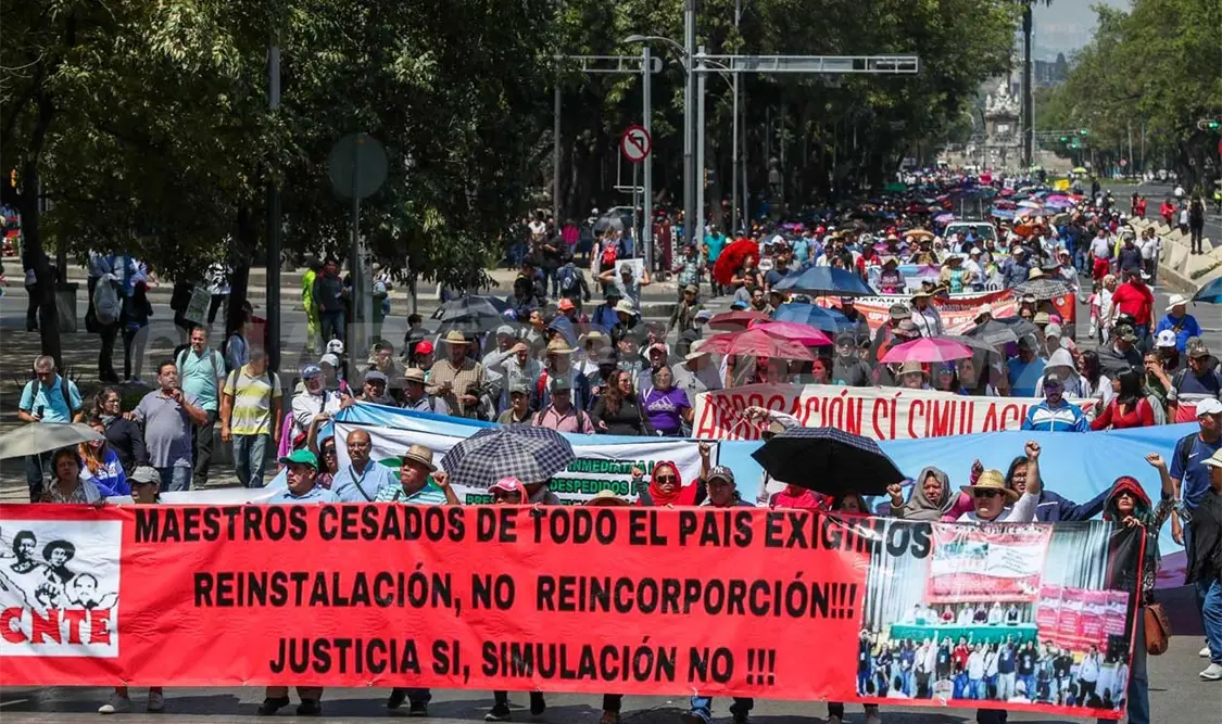 Marchan en estados con motivo al Día del Trabajo