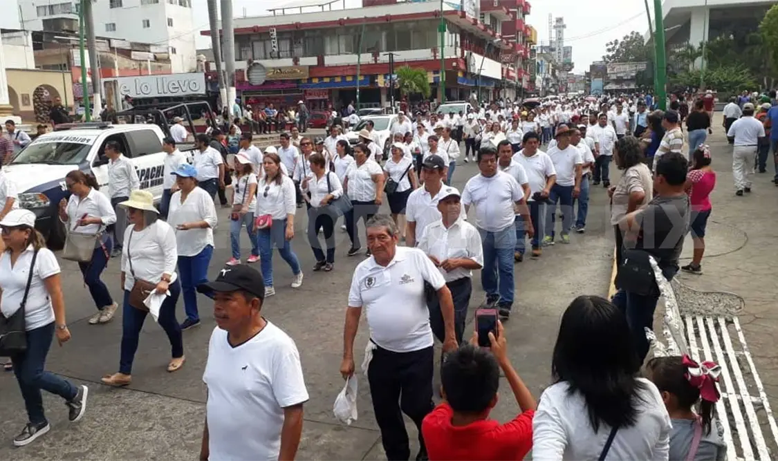 Autoridades municipales ausentes en desfile