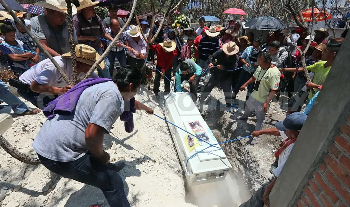 Sepultan a Aideé, la estudiante asesinada en CCH Oriente de la CDMX