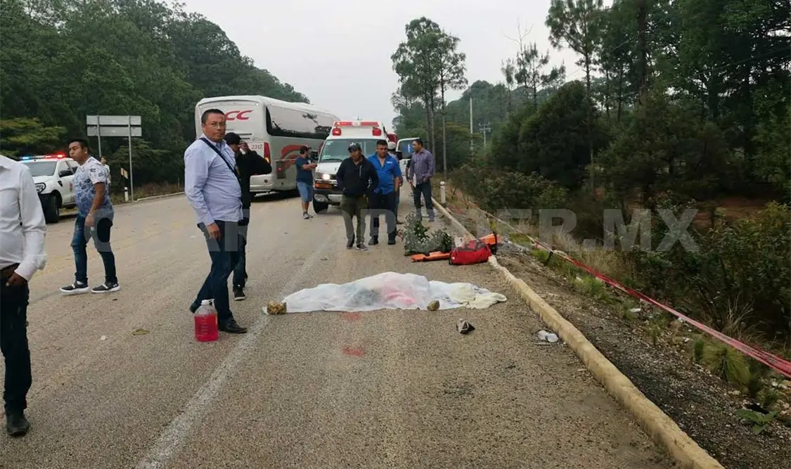 Encontronazo deja a mujer muerta y a cuatro heridos