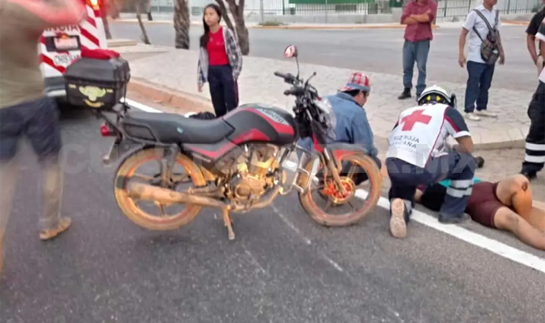 Accidente de motocicleta se salda con tres heridos