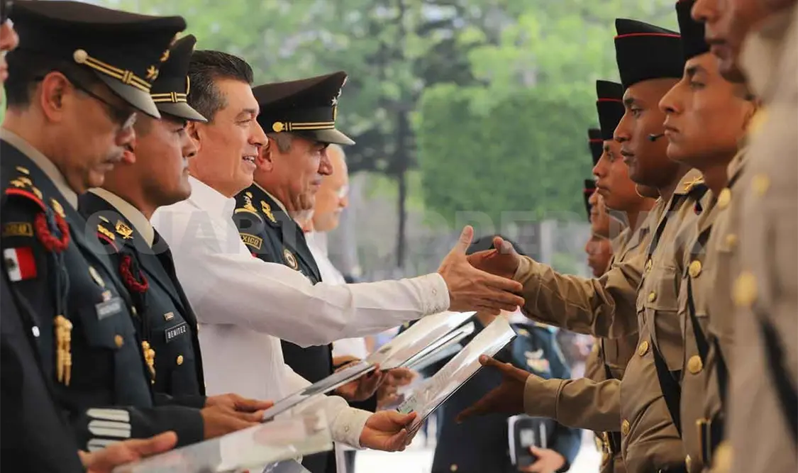 Entrega Rutilio cartillas del Servicio Militar Nacional a 100 jóvenes
