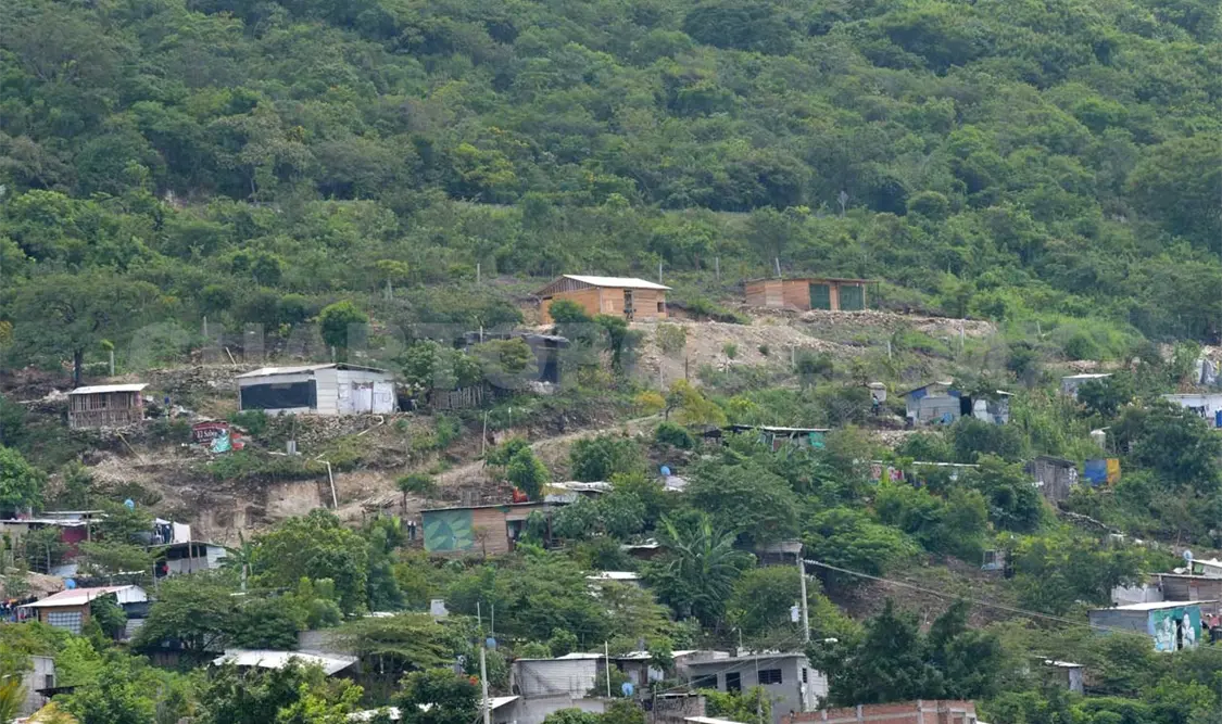 Dan primer aviso de desalojo a invasores