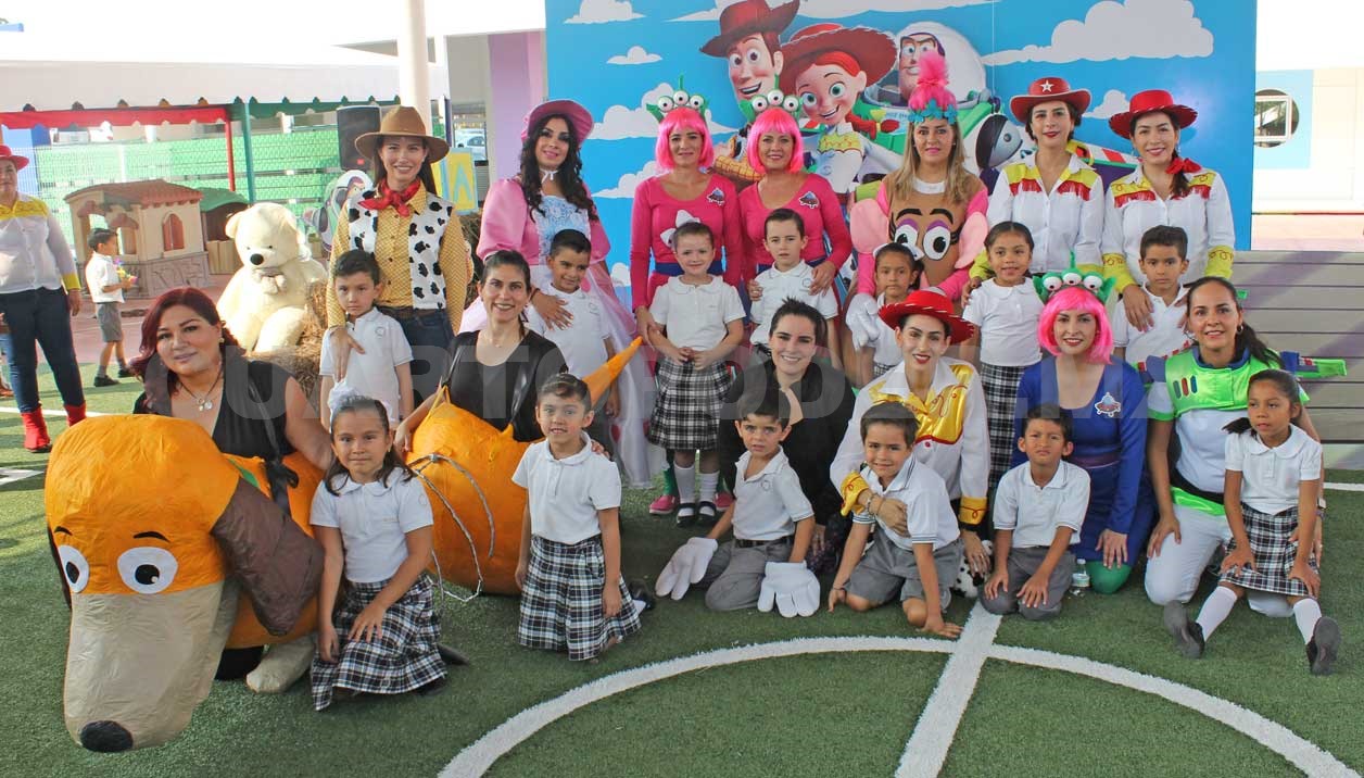Mamás festejan con sus peques