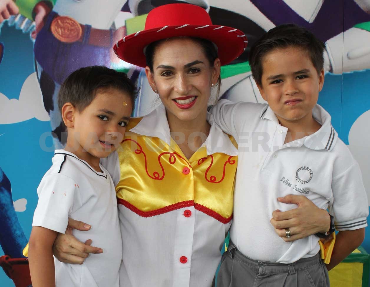 Mamás festejan con sus peques