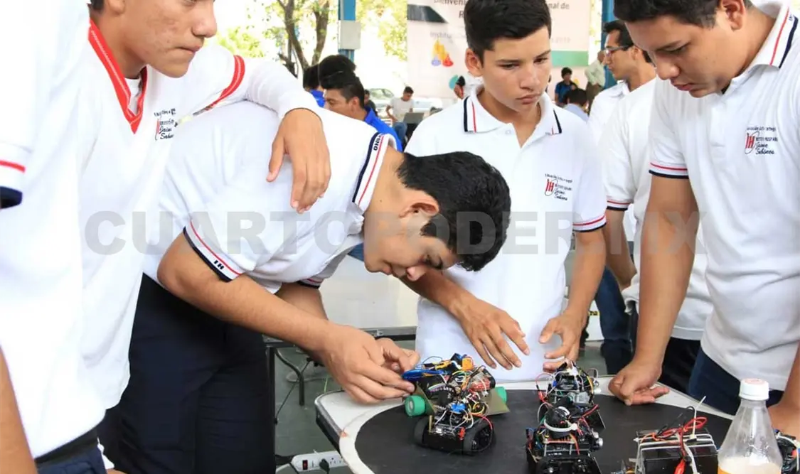 Más de 300 estudiantes participan en concurso