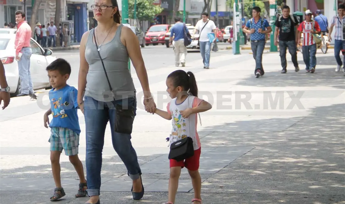 Aumenta porcentaje de jefas de familia