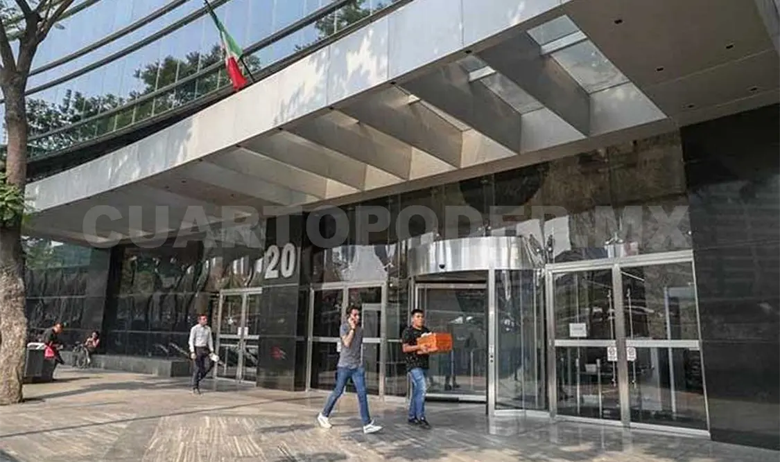 La FGR está obligada a pagar en los próximos cuatro años, mil 390 millones de pesos por la renta y mantenimiento de dos edificios. Agencias