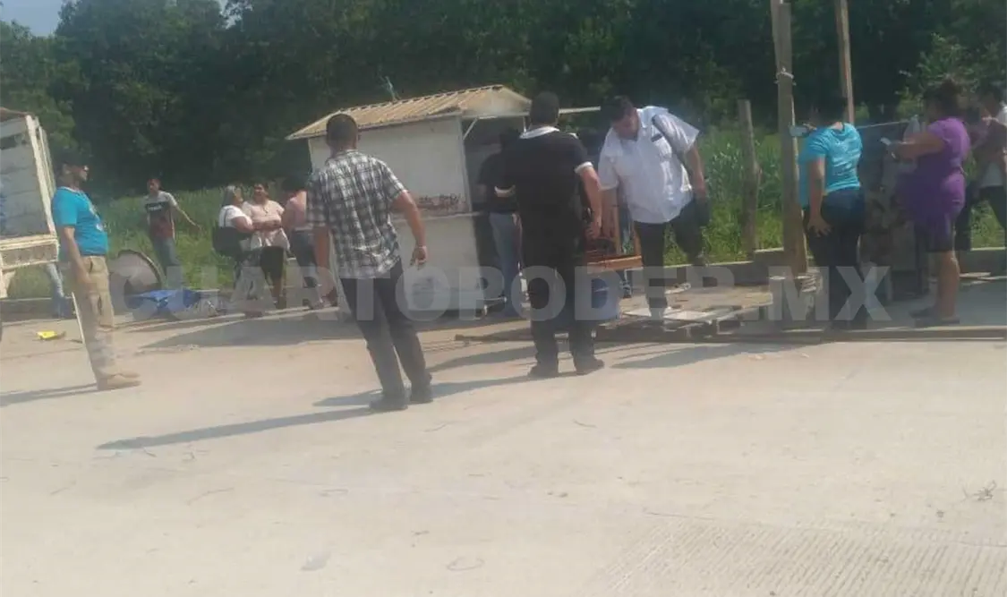 Impedían el paso a trailers de carga, por tanto sin aviso, los quitaron de los espacios. Rafael Victorio / CP