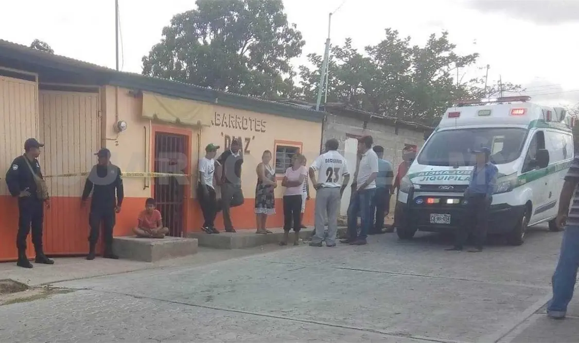 Asesinan a adulto mayor a disparos adentro de tienda