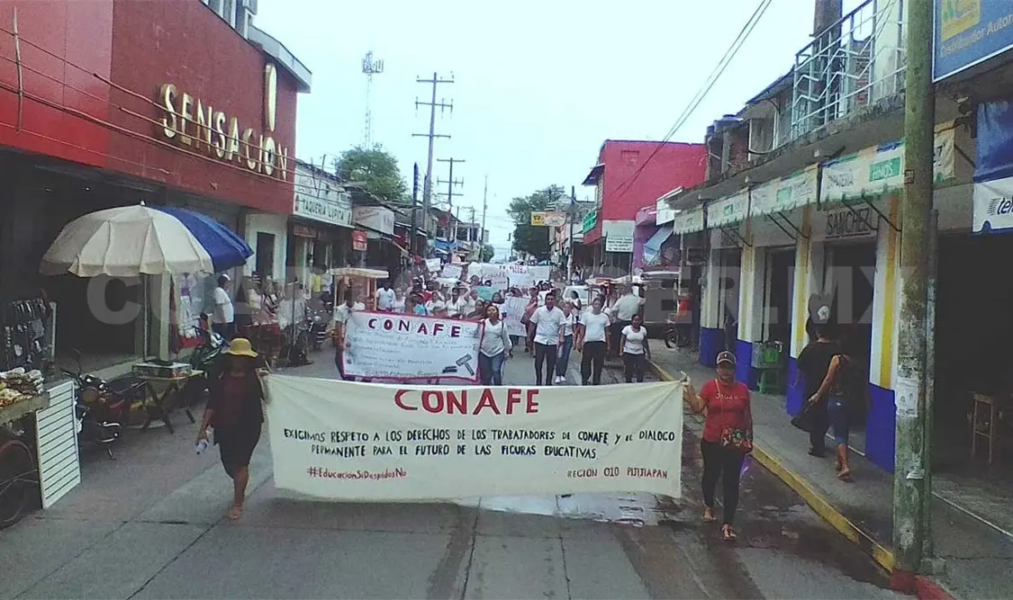 Marchan trabajadores; exigen restitución