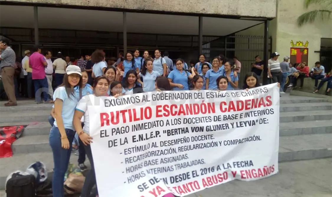 Normalistas exigen respuesta a plazas y pagos
