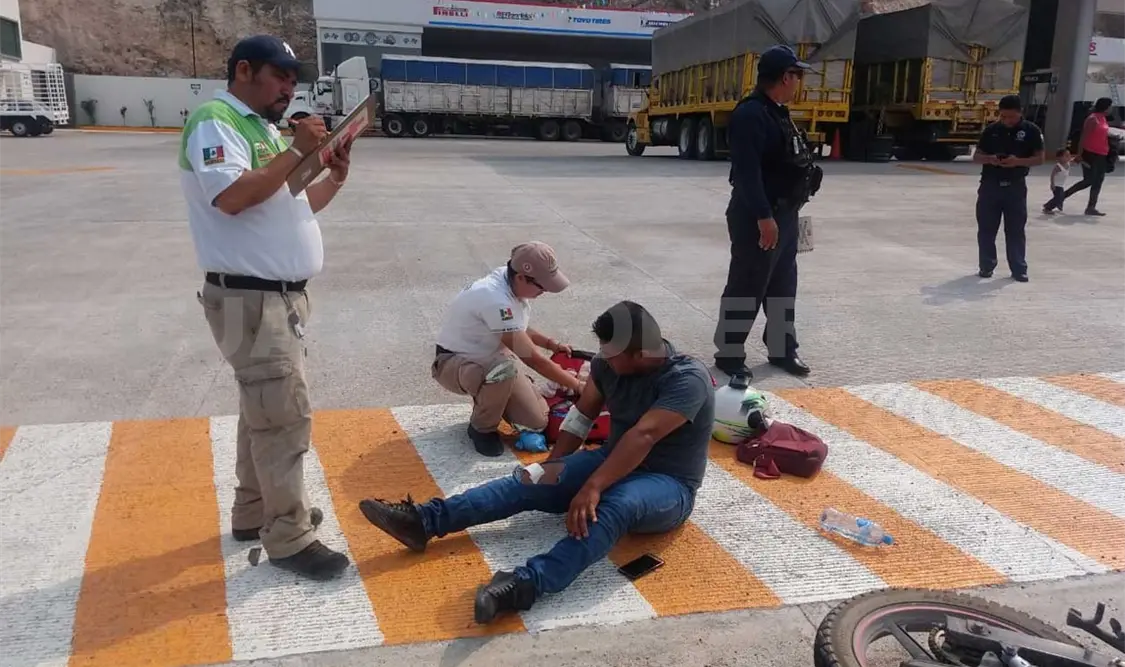 Conductora impacta contra un motociclista