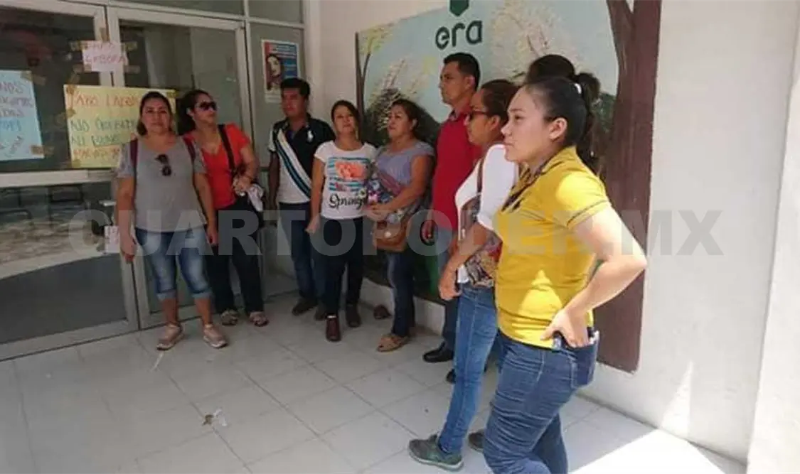 Maestros interinos se van a paro por falta de pago