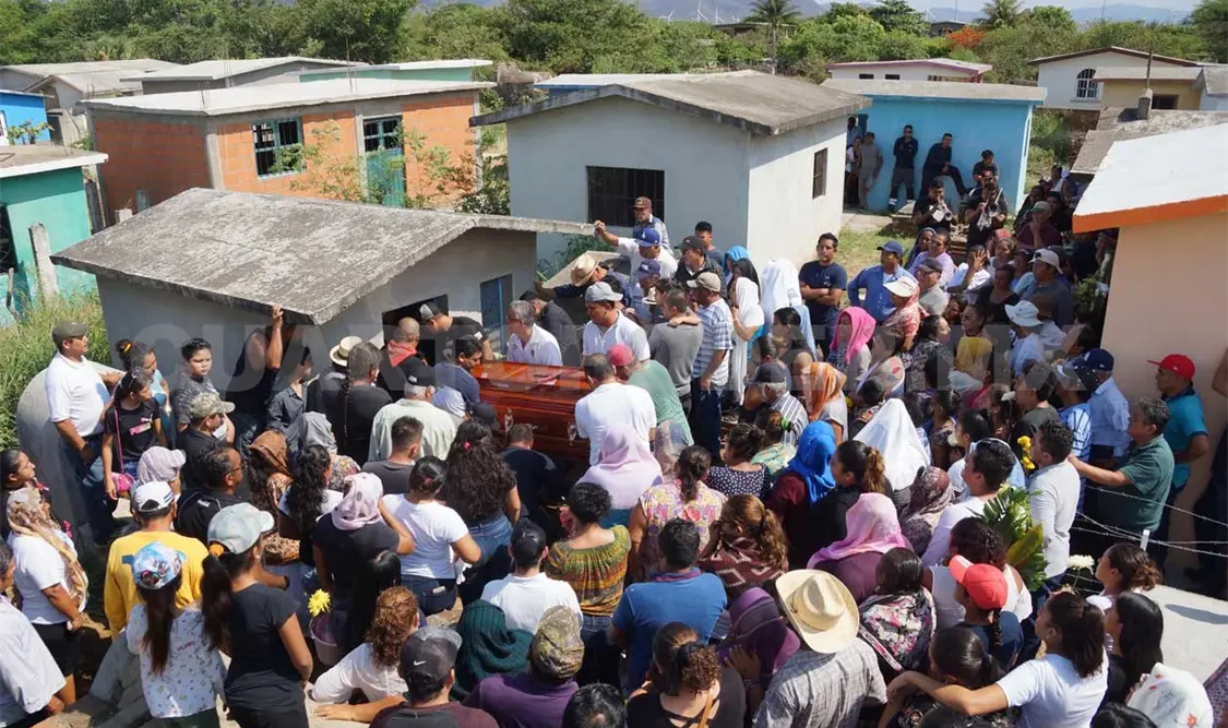 Sepultan a 5 víctimas de multihomicidio