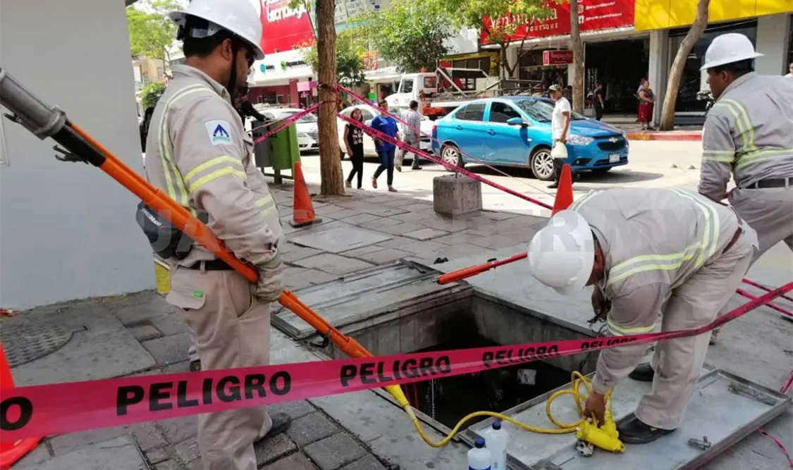 Explosión en registro de CFE moviliza a la policía