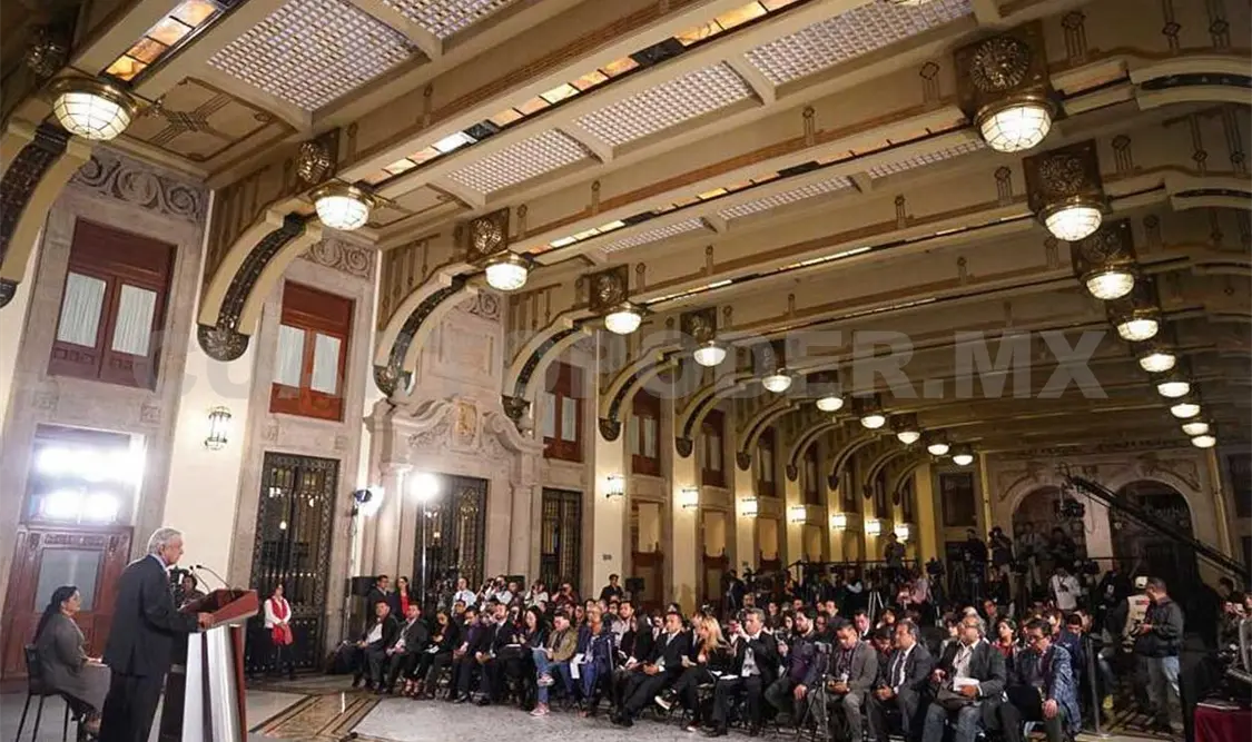 AMLO critica a los que renuncian y se rinden