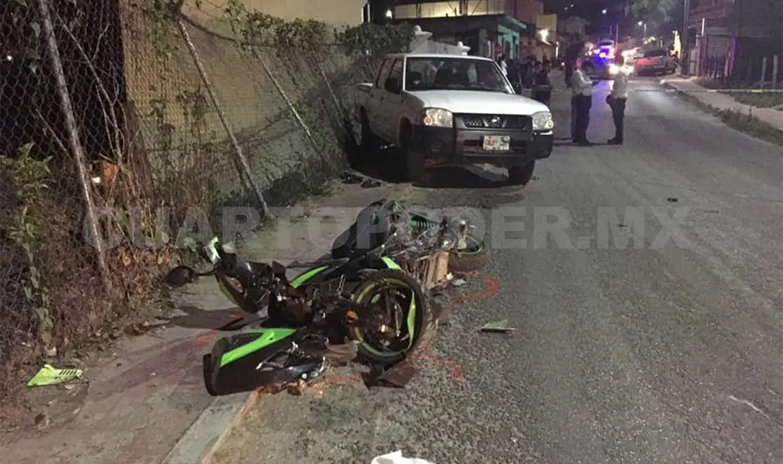 Muere motociclista en aparatosa carambola