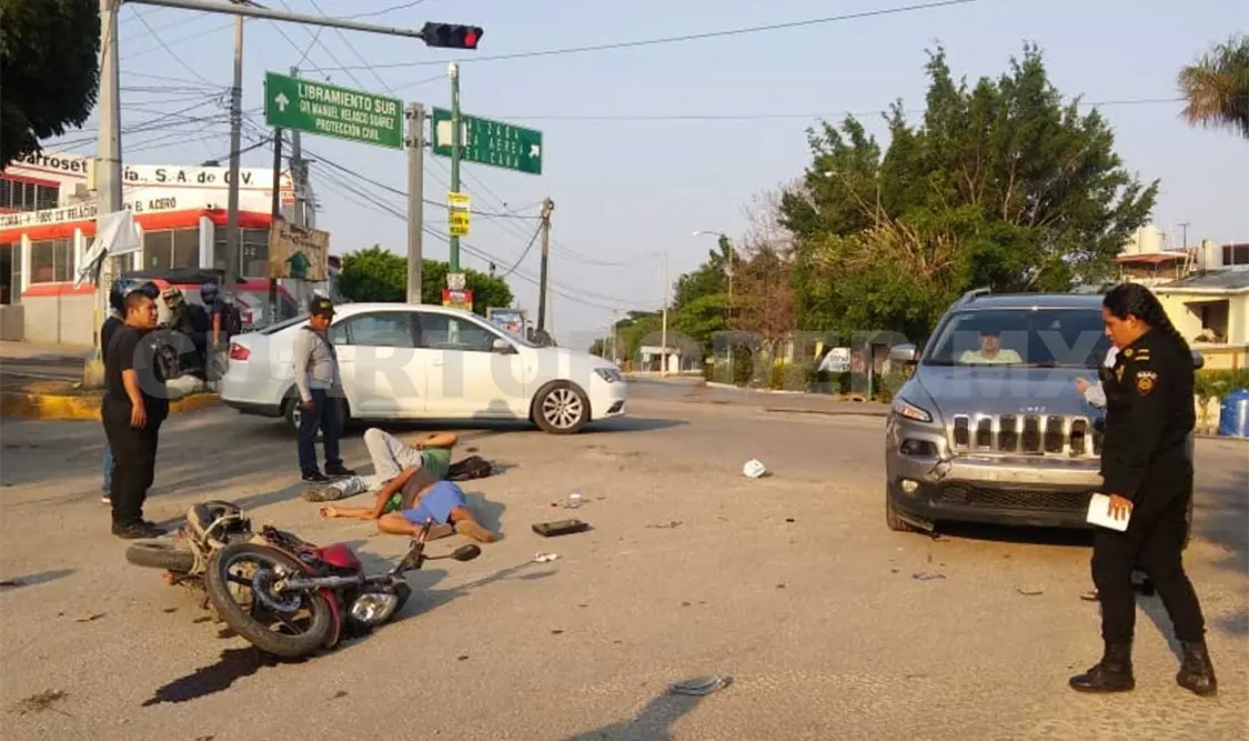 Motoristas embestidos quedan malheridos