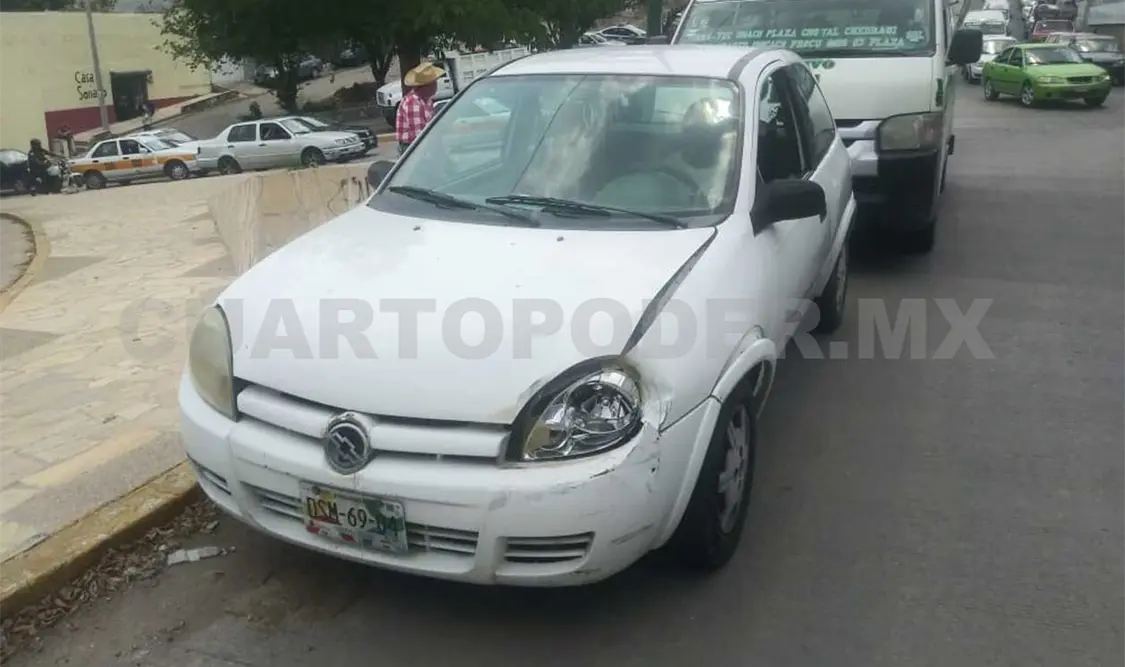 Dos heridos en choque de colectivo contra Chevy
