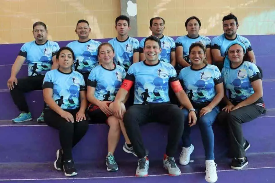 Parte del staff de la escuela Alta Velocidad que llevó a buen puerto las actividades realizadas este domingo 26 de mayo. Cortesía