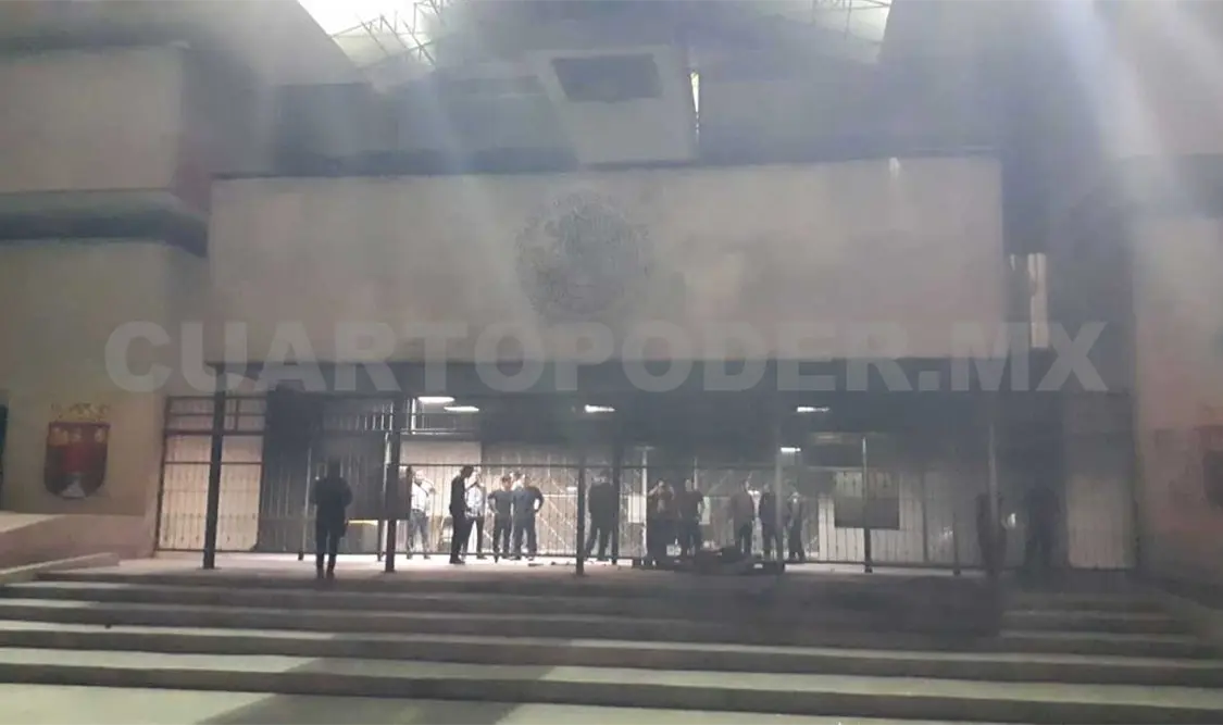 Investigan Fiscalía actos vandálicos frente a Palacio