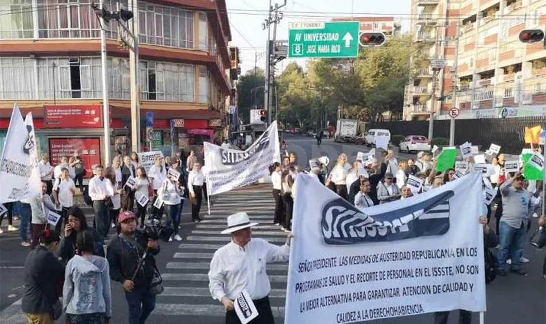 Protestan contra recortes de personal