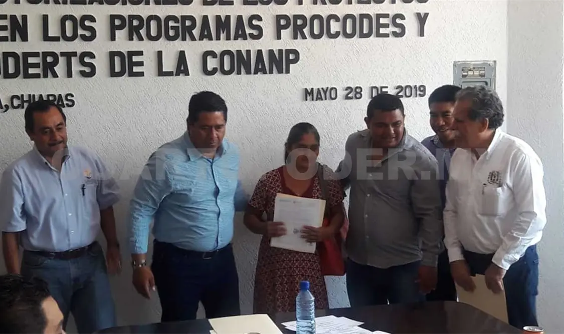 Dan apoyos a campesinos