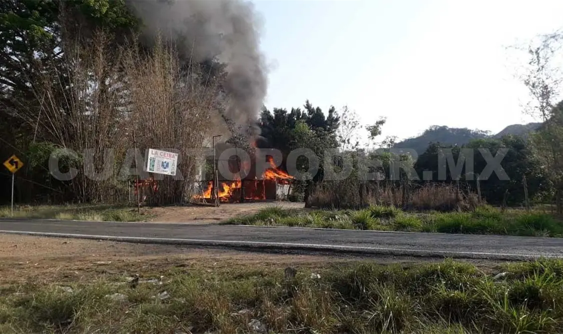 Se incendia bar y queda en cenizas