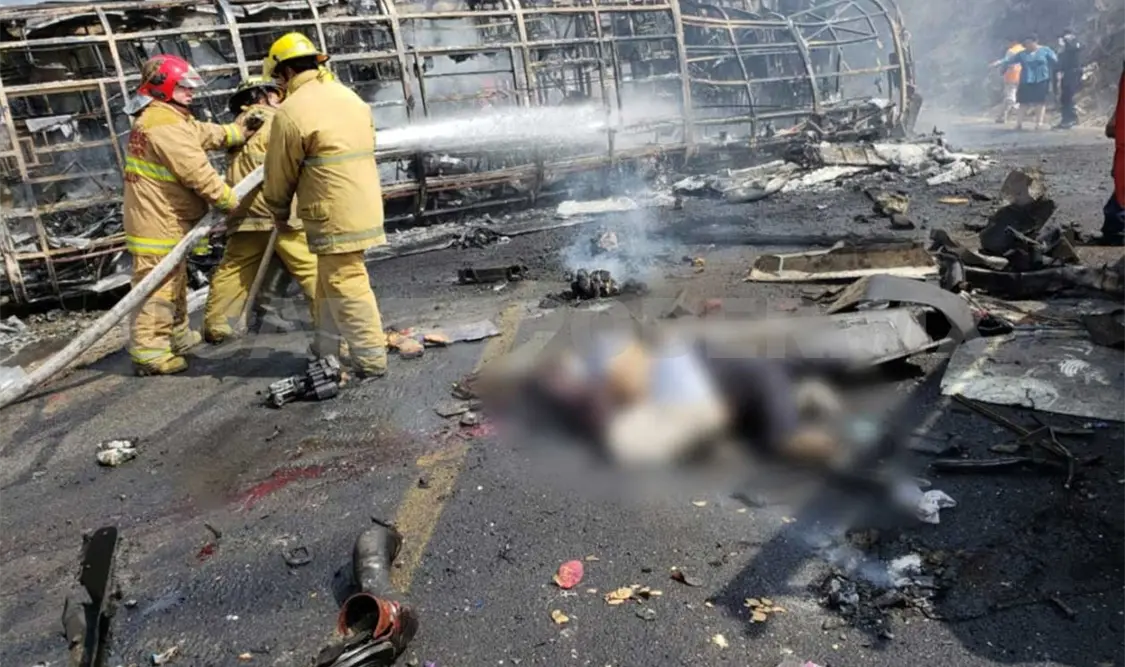 Fatal accidente deja 21 muertos y 32 heridos