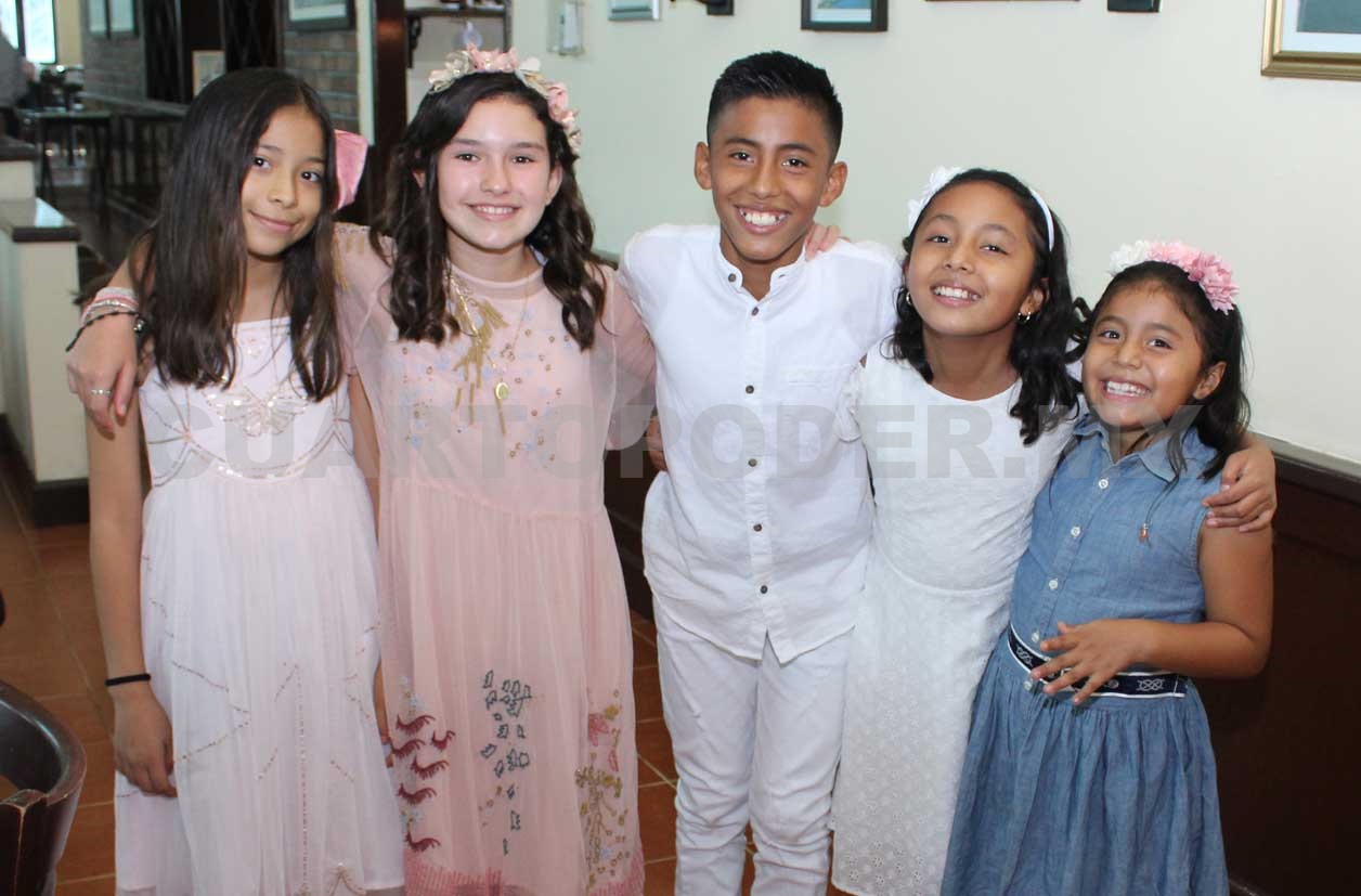 Hermanitos hicieron su primera comunión
