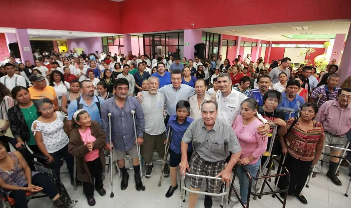 Gobierno de Chiapas cumple con entrega de prótesis