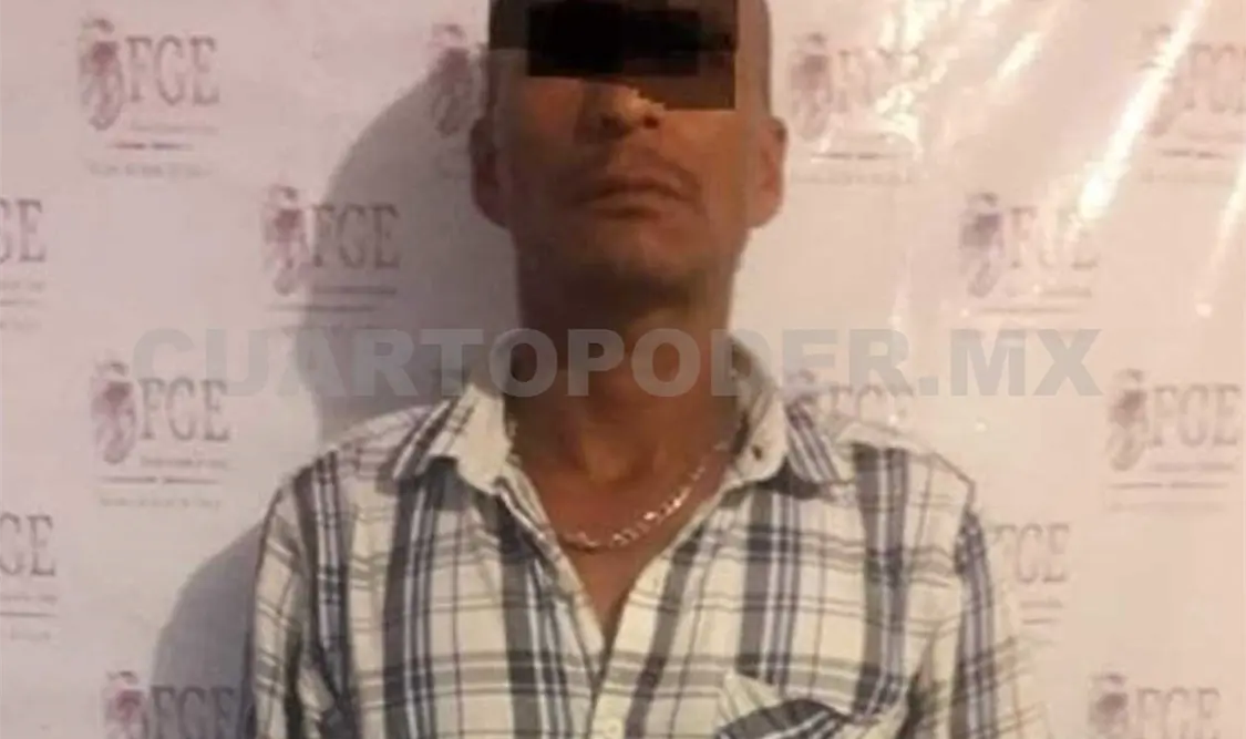 El hombre fue detenido con 10 paquetes de marihuana, la cual iba a ser comercializada en Teapa. Ramiro López / CP
