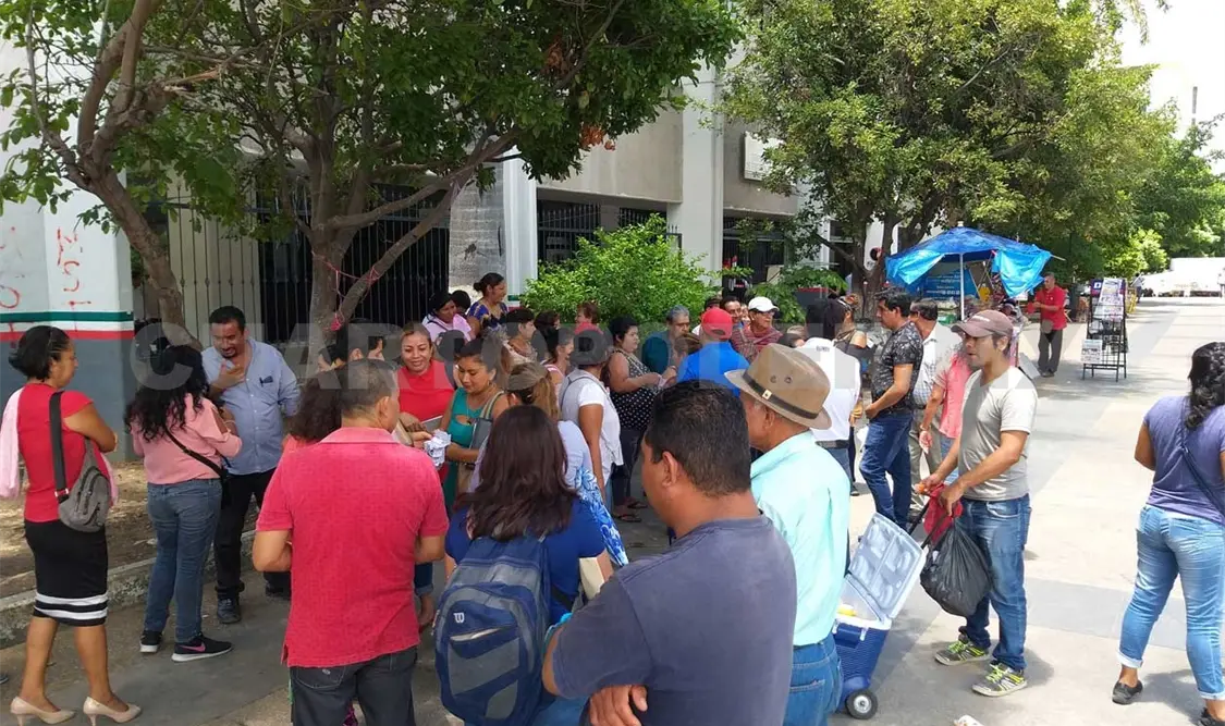 Solicitan colonos construcción de obra