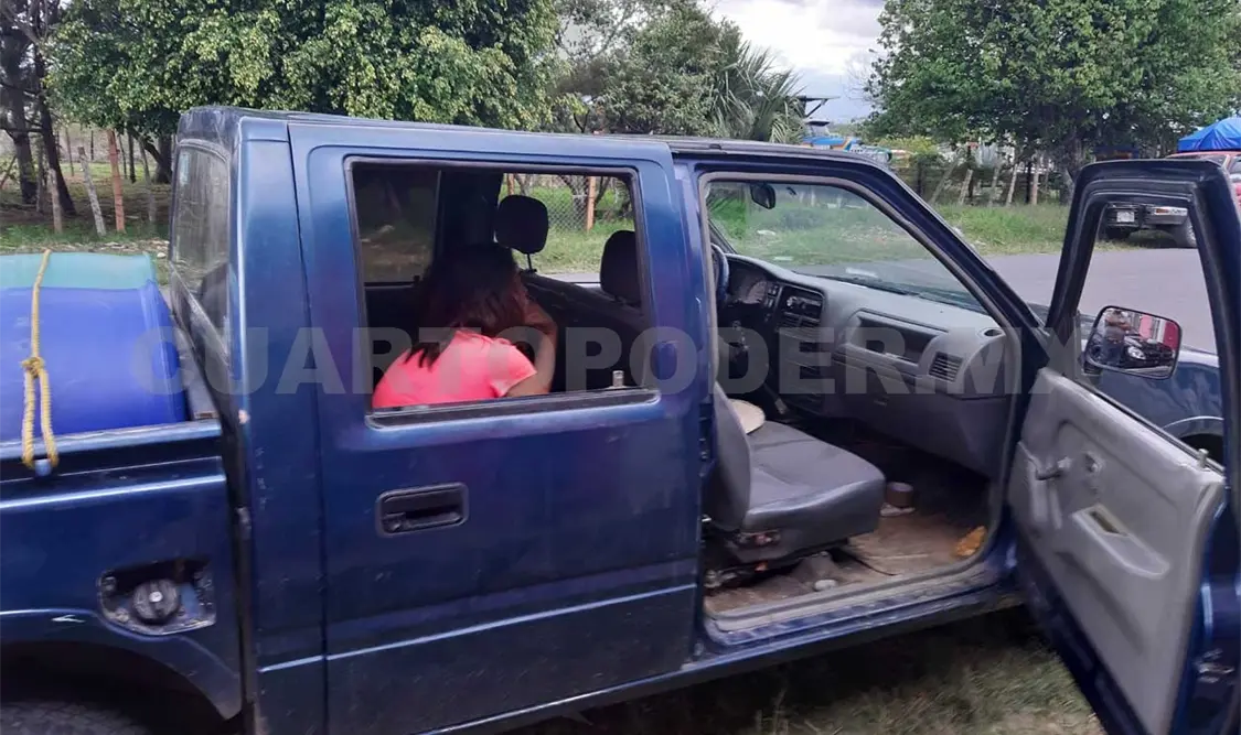 Violan a joven y la abandonan en la carretera