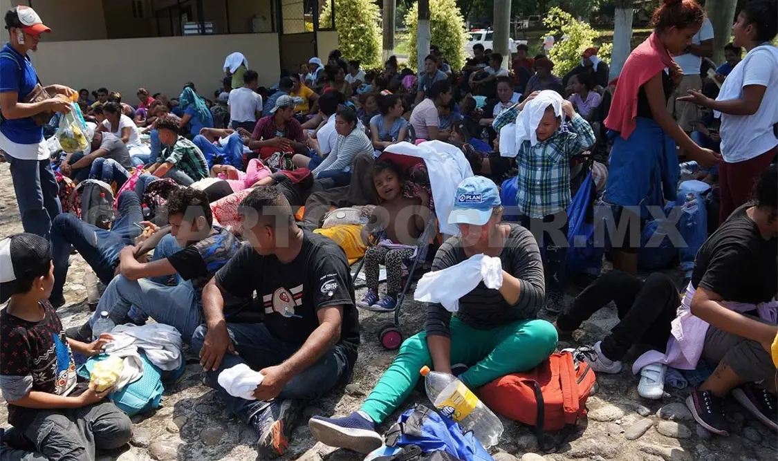 Contienen una nueva caravana de migrantes