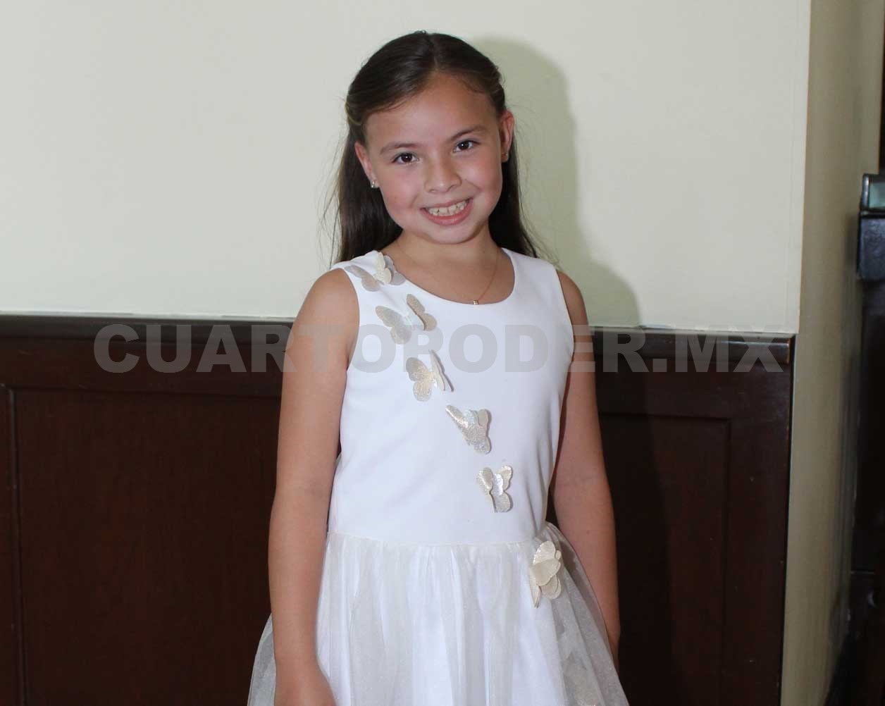 Natalia hizo su primera comunión