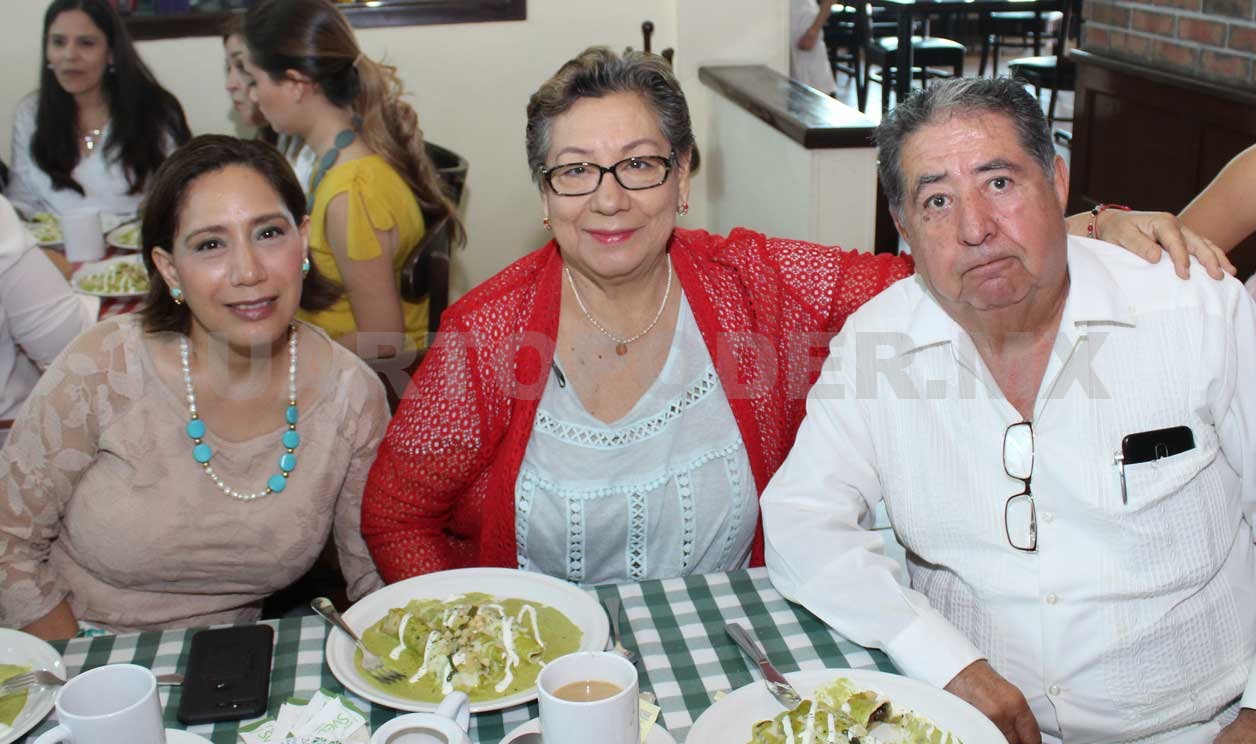 Natalia hizo su primera comunión
