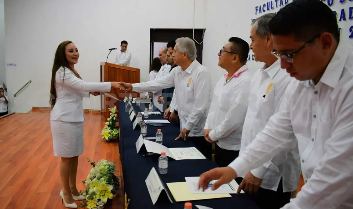 Egresa tercera generación de Médicos Cirujanos