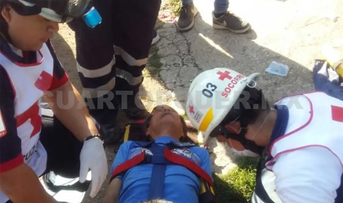 Adulto mayor cae a barranco