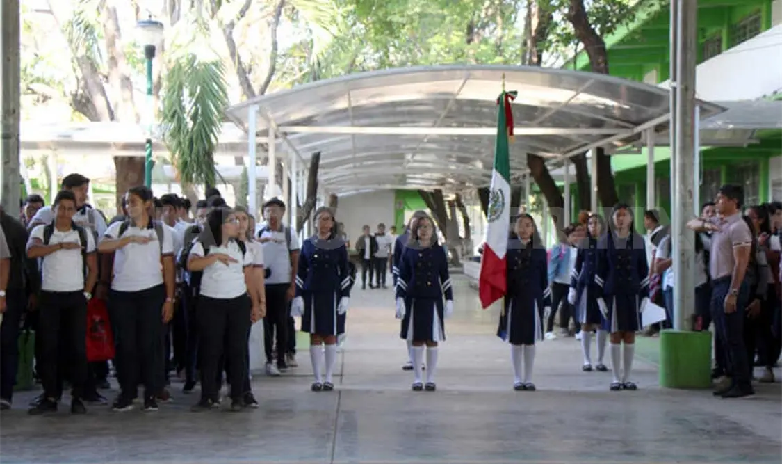 Denuncian robo de recursos para becas