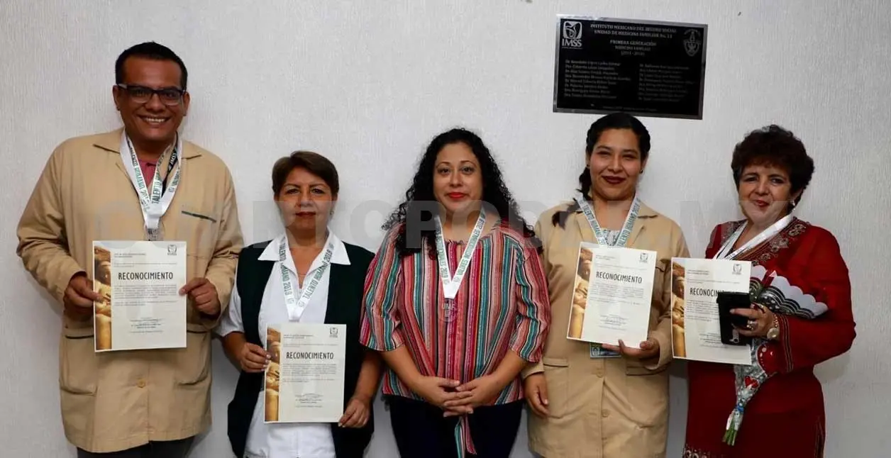 Reconocen a trabajadores por calidad en atención