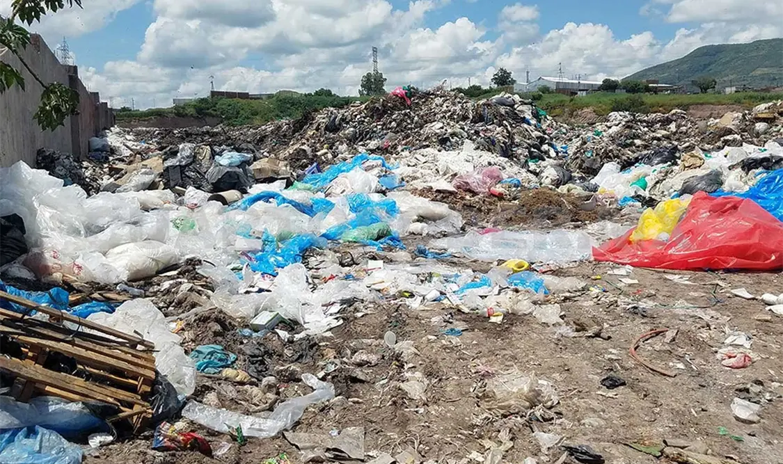 Vecinos cercanos al basurero piden que se reubique, ya que se encuentra totalmente lleno. CP